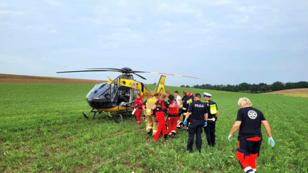 Potrącenie rowerzysty przez samochód na trasie Dobrosławice – Dobieszów. LPR zabrał poszkodowanego do szpitala.