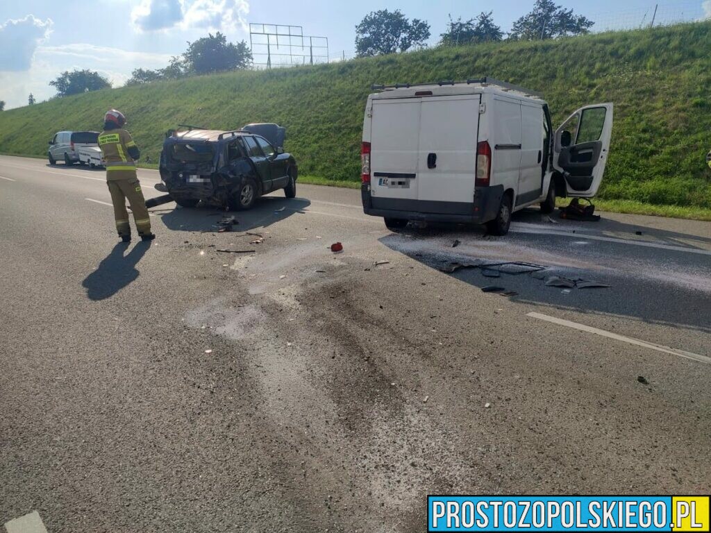 Zderzenie busa z osobówką na autostradzie A4 na 265 km kierunek Wrocław.(Zdjęcia)