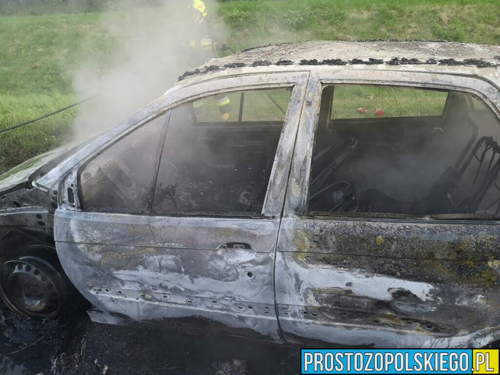 pożar samochodu na autostradzie