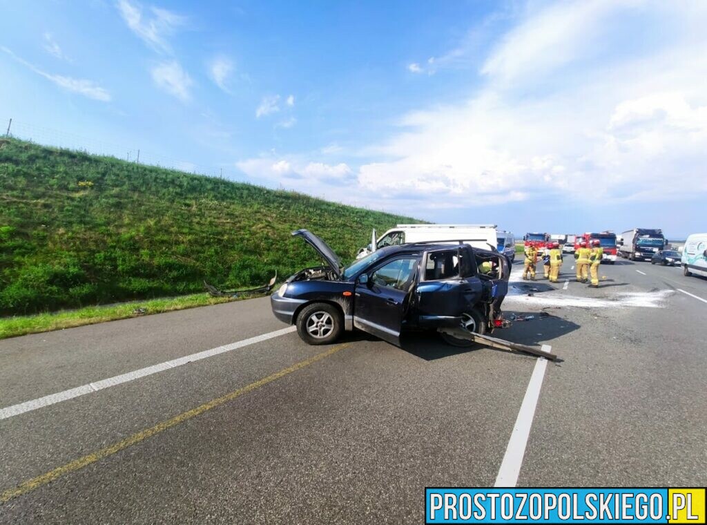 Zderzenie busa z osobówką na autostradzie A4 na 265 km kierunek Wrocław.(Zdjęcia)