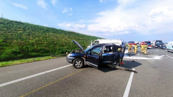 Zderzenie busa z osobówką na autostradzie A4 na 265 km kierunek Wrocław.(Zdjęcia)