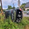 Wypadek w miejscowości Schodnia koło Ozimka. Kierujący bmw obywatel Ukrainy zakończył swoją jazdę na boku na pasie zieleni.(Zdjęcia)