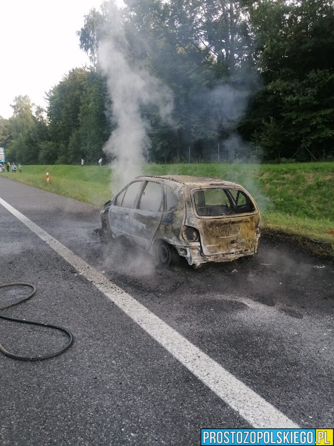 pożar samochodu na autostradzie