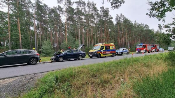 Zderzenie trzech samochodów na DW454 na trasie Dobrzeń Wielki -Kup.(Zdjęcia&Wideo)