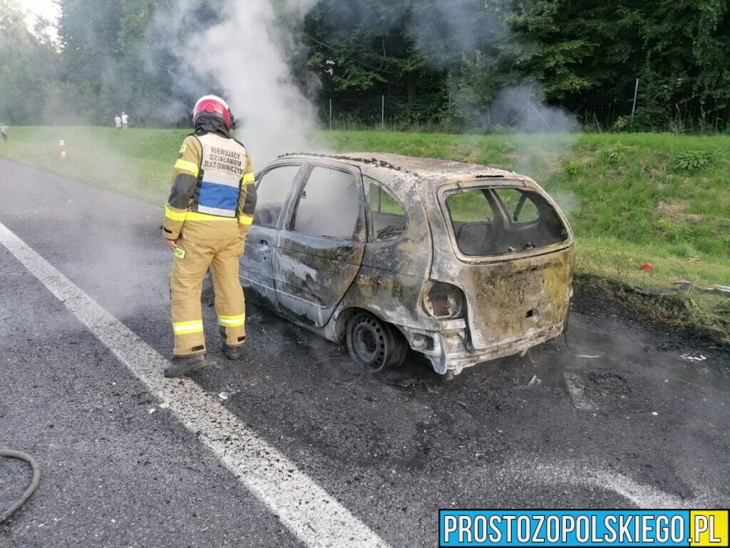 pożar samochodu na autostradzie
