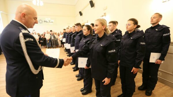 "Ja, obywatel Rzeczpospolitej Polskiej, świadom podejmowanych obowiązków policjanta..." - tymi słowami zaczyna się rota ślubowania