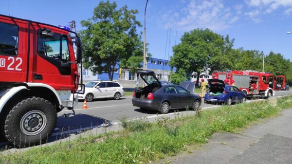 Zderzenie trzech samochodów na ul.Głogowskiej w Opolu.(Zdjęcia)