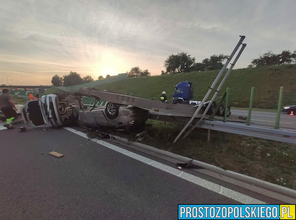 Wypadek autolawetny ,która przewoziła na przyczepie auta na autostradzie A4.(Zdjęcia)