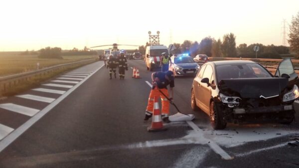 Wypadek na autostradzie A4 na 206 km kierunek Katowice.Na miejscu lądował LPR.