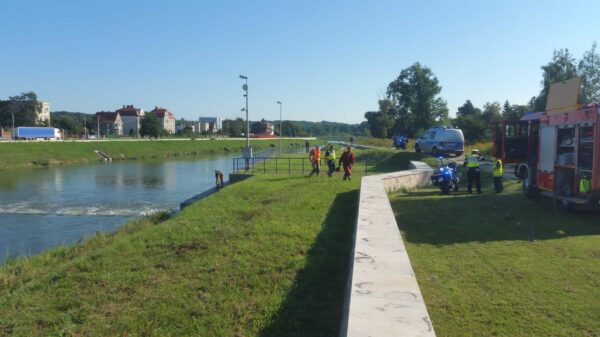 Pomoc przyszła w ostatniej chwili. Strażak w czasie wolny widział całe zdarzenie i powiadomił służby!