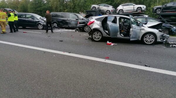 Karambol 6 samochodów na autostradzie A4.Na miejscu lądował LPR.(Zdjęcia)