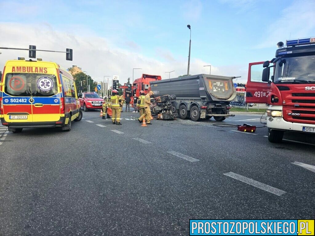 Wypadek na skrzyżowaniu w Strzelcach Opolskich. Jedna osoba została poszkodowana.(Zdjęcia)