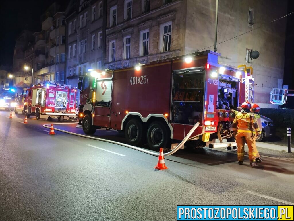 Pożar mieszkania w budynku wielorodzinnym w Brzegu.(Zdjęcia)