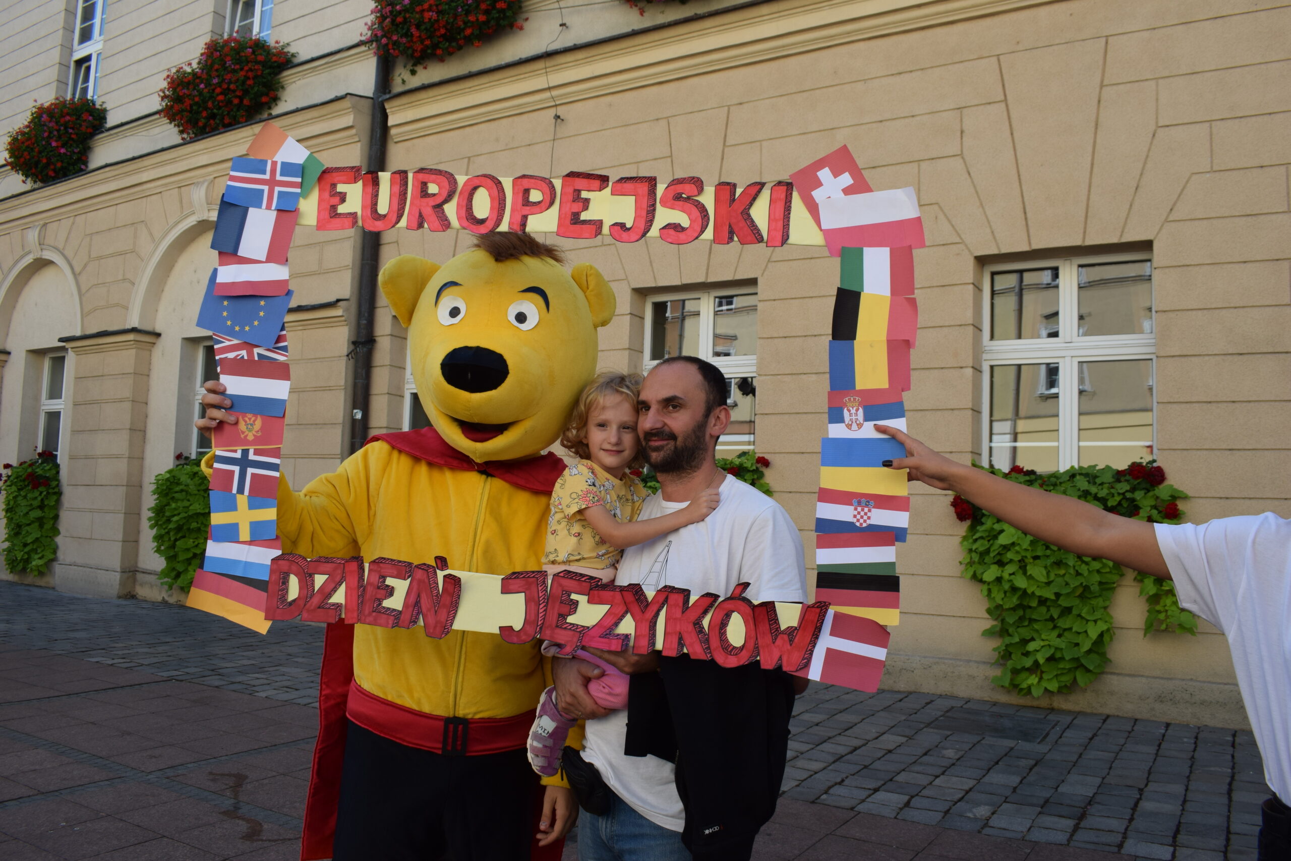 Europejski dzień języków świętowany na opolskim rynku.