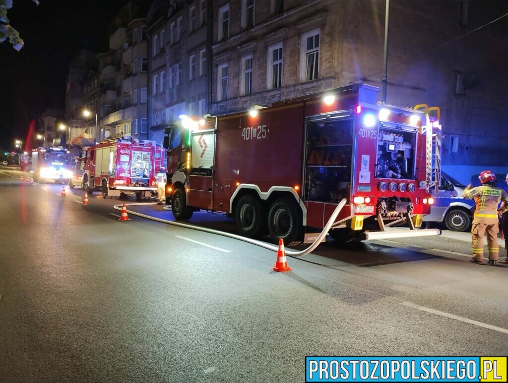 Pożar mieszkania w budynku wielorodzinnym w Brzegu.(Zdjęcia)