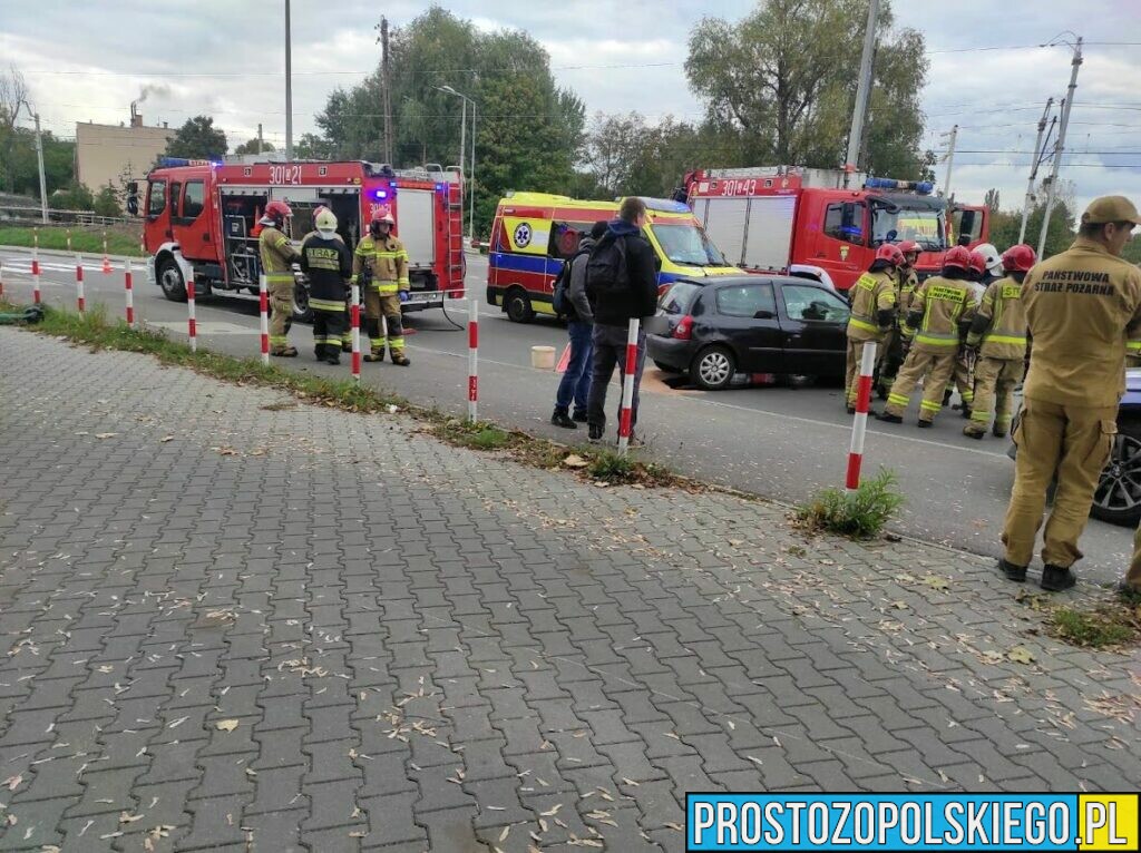 Zderzenie 2 samochodów w Opolu. Jedna osoba została poszkodowana.(Zdjęcia)