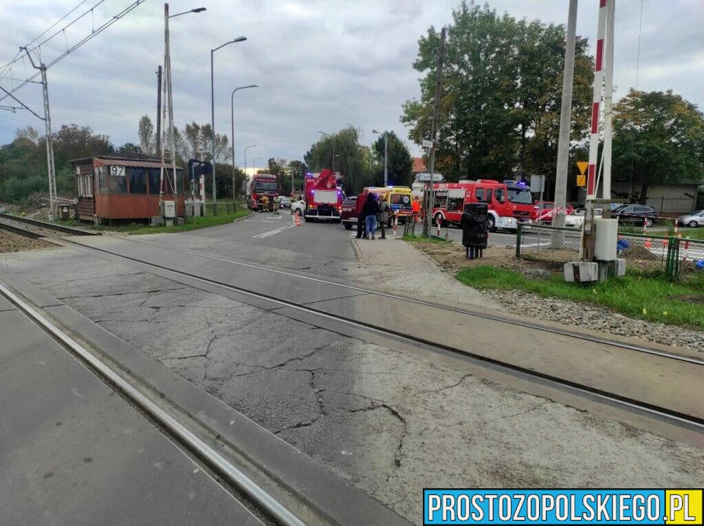 Zderzenie 2 samochodów w Opolu. Jedna osoba została poszkodowana.(Zdjęcia)