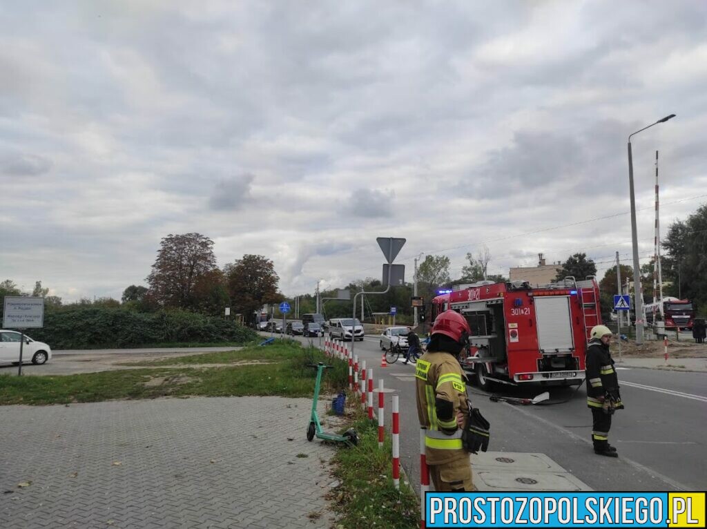 Zderzenie 2 samochodów w Opolu. Jedna osoba została poszkodowana.(Zdjęcia)