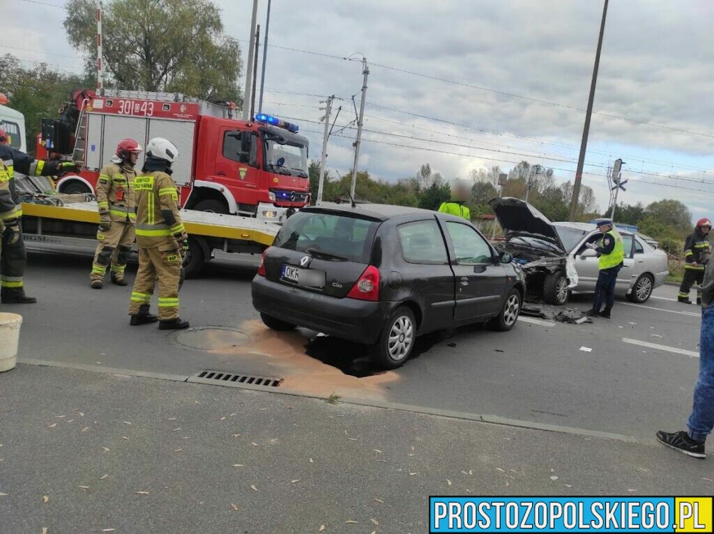 Zderzenie 2 samochodów w Opolu. Jedna osoba została poszkodowana.(Zdjęcia)