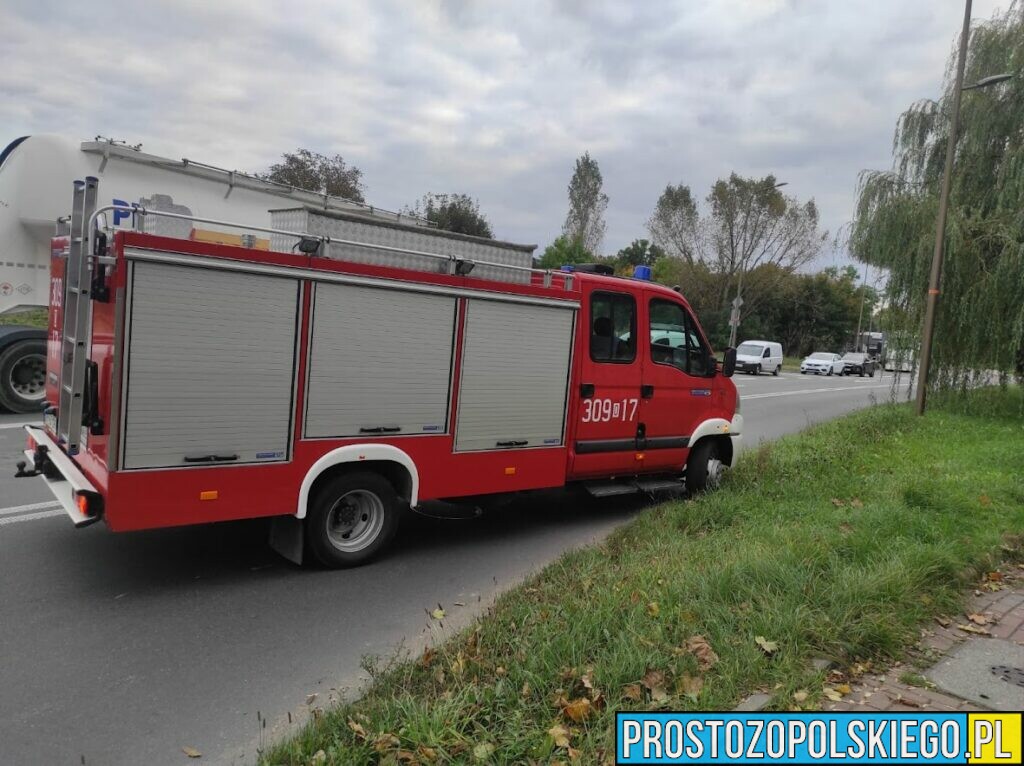 Zderzenie 2 samochodów w Opolu. Jedna osoba została poszkodowana.(Zdjęcia)