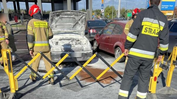 Pożar samochodu na parkingu w Kędzierzynie Koźlu.