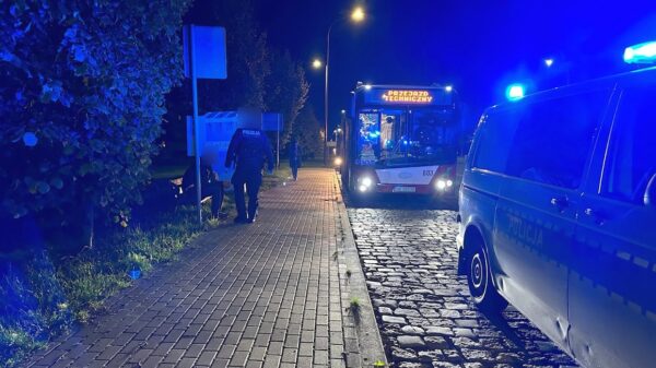 Interwencja funkcjonariuszy w autobusie MZK na ul.Witosa w Opolu.(Zdjęcia&Wideo)