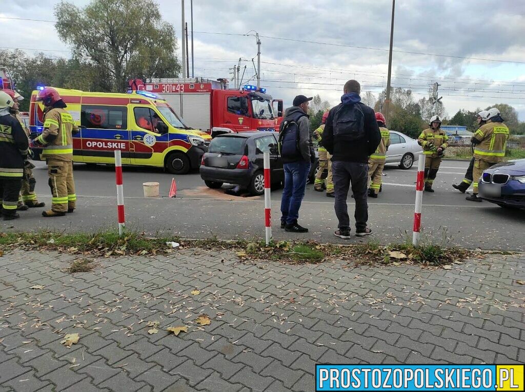 Zderzenie 2 samochodów w Opolu. Jedna osoba została poszkodowana.(Zdjęcia)