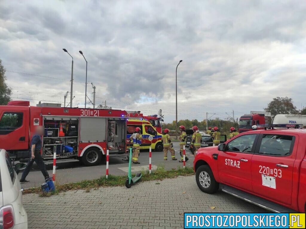 Zderzenie 2 samochodów w Opolu. Jedna osoba została poszkodowana.(Zdjęcia)