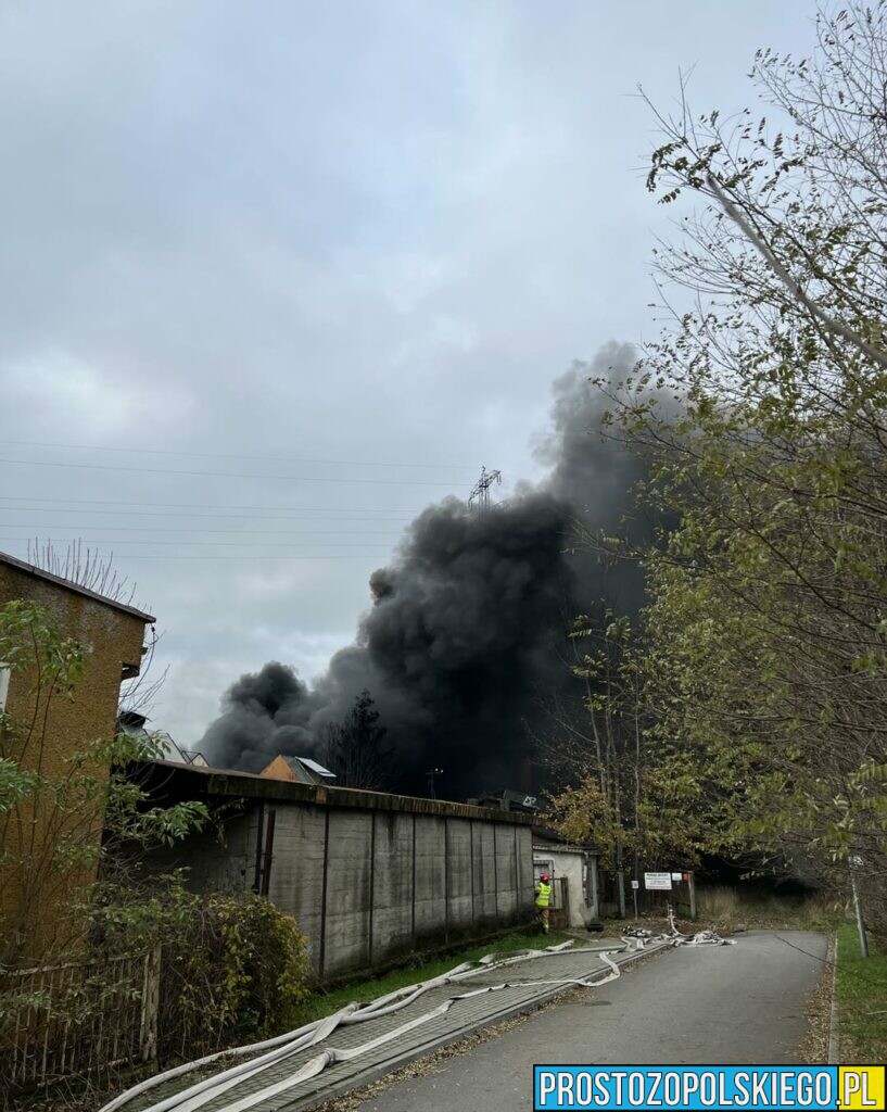 Potężny pożar hali magazynowej w Kędzierzynie Koźlu przy ul. Chełmońskiego.(Zdjęcia)