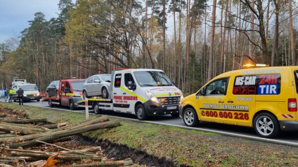 Zderzenie 4 samochód na DK45 Jełowa-Bierdzany. (Zdjęcia)