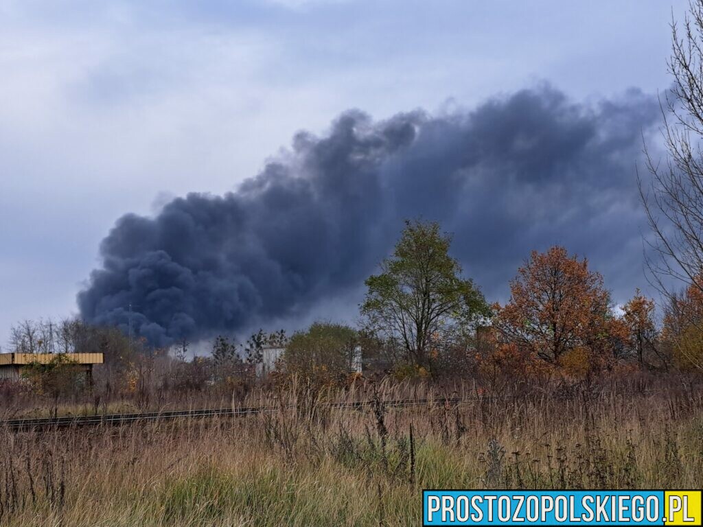 Potężny pożar hali magazynowej w Kędzierzynie Koźlu przy ul. Chełmońskiego.(Zdjęcia)