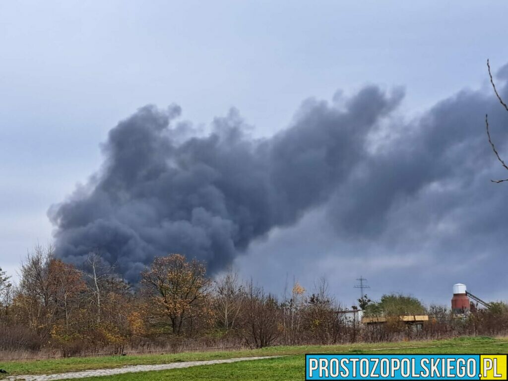 Potężny pożar hali magazynowej w Kędzierzynie Koźlu przy ul. Chełmońskiego.(Zdjęcia)pożar hali, pożar zakładów chemicznych, pożar w Kędzierzynie, 