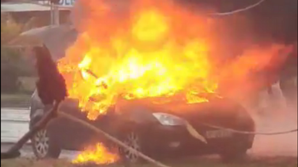 Auto spłonęło na ul.Braci Kowalczyków w Opolu.(Wideo)