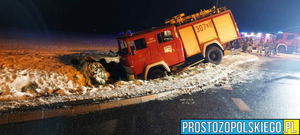 Wóz strażacki wylądował w rowie. Wypadek na DK 94