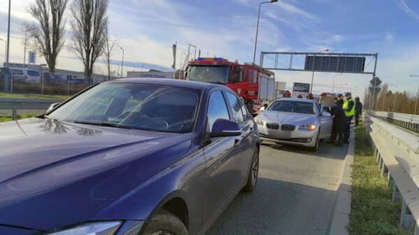 Wypadek na ul. Wrocławskiej koło Mercedesa w Opolu. Poszkodowana kobieta w ciąży (Zdjęcia&Wideo)