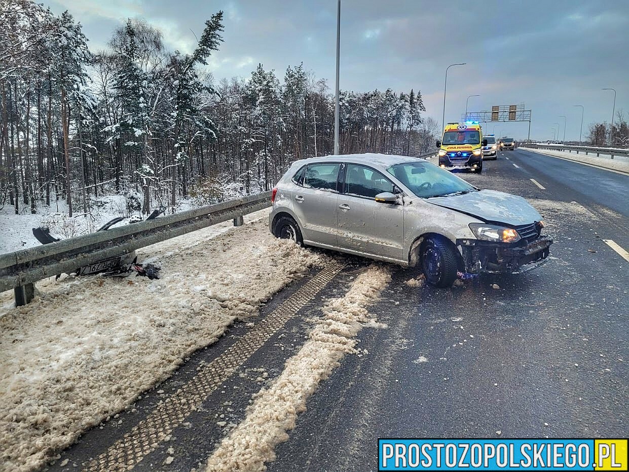 Wypadek na obwodnicy Niemodlina. Kierujący autem wjechał w bariery.