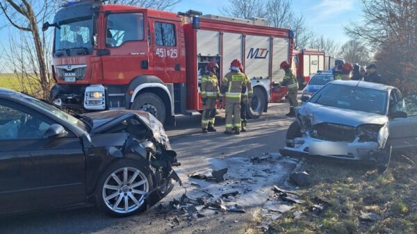 Czołowe zderzenie pomiędzy Pawłowicami a Dalborowicami w powiecie Namysłowskim.(Zdjęcia)