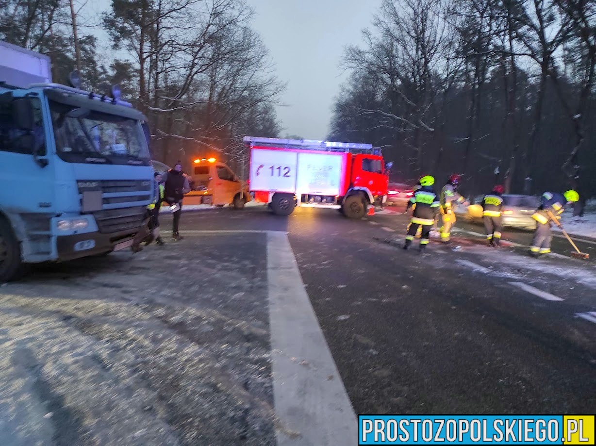 Zderzenie ciężarówki z osobówką na DK94 zjazd na Falmirowice.(Zdjecia&Wideo)