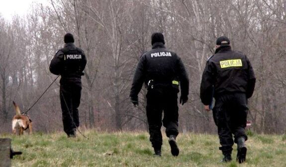 11-letni chłopiec i 15-latka odnalezieni na bezdrożach przez policjantów.