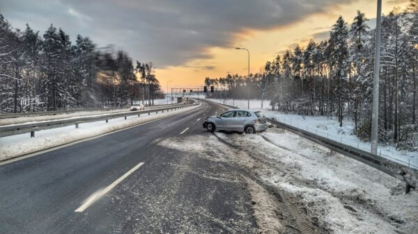 Zdarzenie drogowe na opolskim odcinku autostrady A4. Autobus zderzył sie z osobówką.