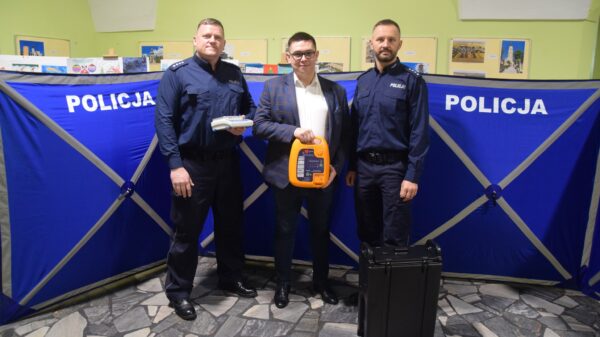 Sprzęt do ratowania życia dla policjantów z Głogówka