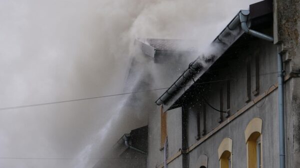 Pożar budynku w Większycach. Ewakuowano 20 osób.(Zdjęcia)