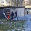 Mężczyzna zabarkował sie w mieszkaniu i groził że popełnieni samobójstwo. Na miejscu wszystkie służby ratunkowe.