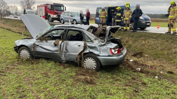 22-latka dachowała audi na DK45 na wysokości miejscowości Węgry.(Zdjęcia)