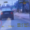 53-letni kierowca BMW został zatrzymany przez policję za przekroczenie prędkości, dodatkowo był pijany i nie miał prawo jazdy.(Wideo)