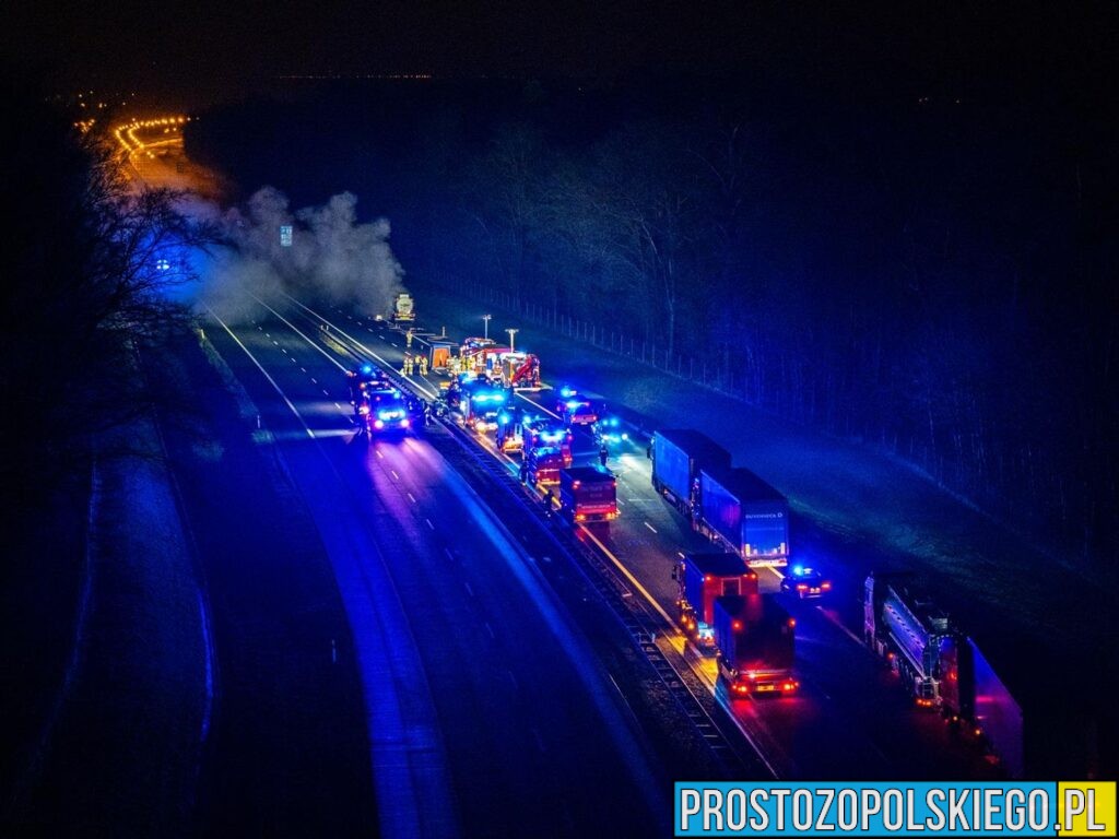 Rozszczelnienie cysterny , która przewoziła kwas solny. Autostrada A4 jest zablokowana w obu kierunkach!