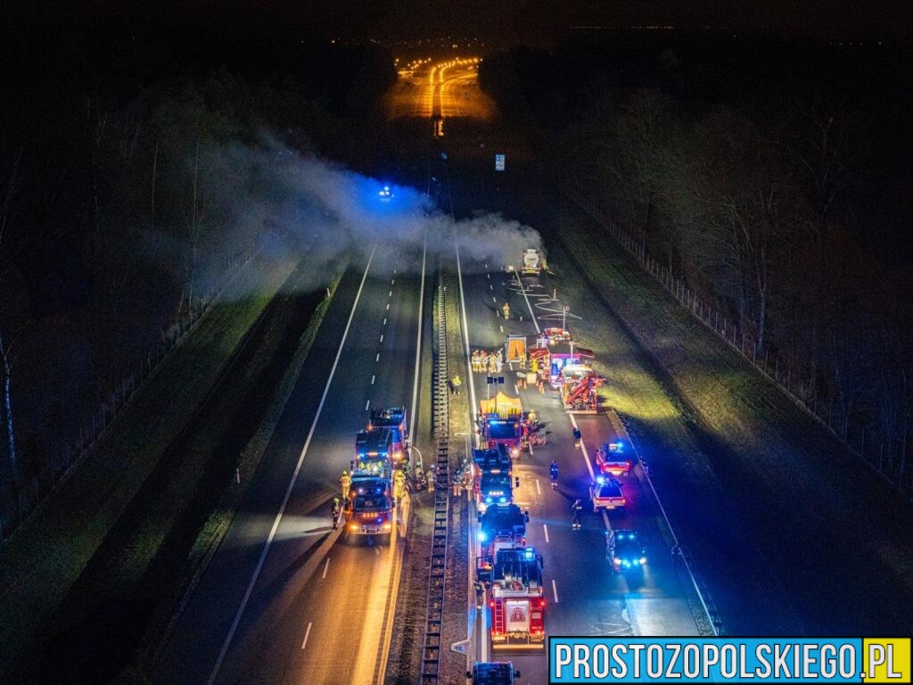 Rozszczelnienie cysterny , która przewoziła kwas solny. Autostrada A4 jest zablokowana w obu kierunkach!