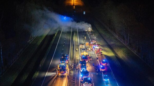 Rozszczelnienie cysterny , która przewoziła kwas solny. Autostrada A4 jest zablokowana w obu kierunkach!