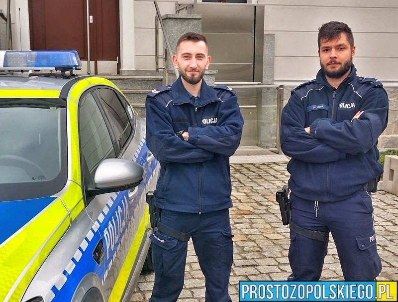 Kobieta wyskoczyła z okna, w swoje ramiona złapali ją policjanci.