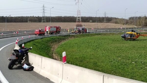 Wypadek motocyklisty na opolskim odcinku autostrady A4. LPR przetransportował rannego kierowcę do szpitala w Opolu.(Zdjęcia)